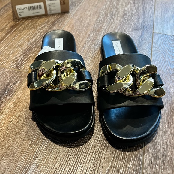 Steve Madden | Shoes | Black With Gold Chain Steve Madden Slides Size 9 |  Poshmark